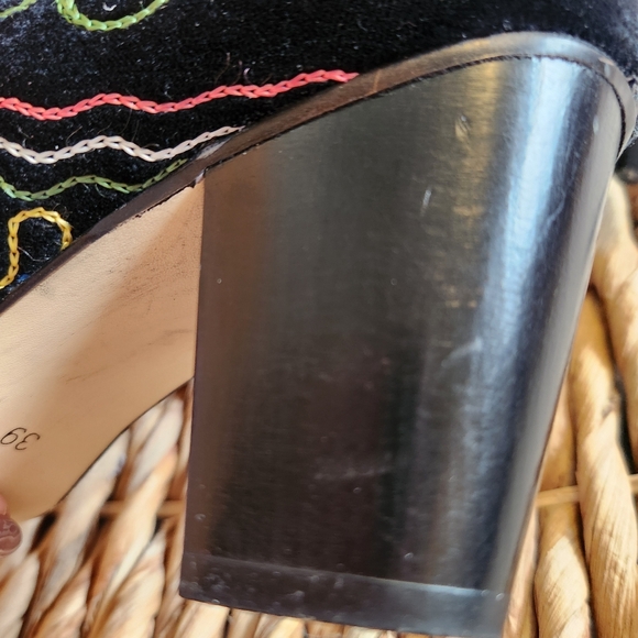 WOMEN'S SUZANI BLACK VELVET HAND EMBROIDERED STATEMENT KNEE BOOTS SIZE 8.5 / 39 - Picture 16 of 16